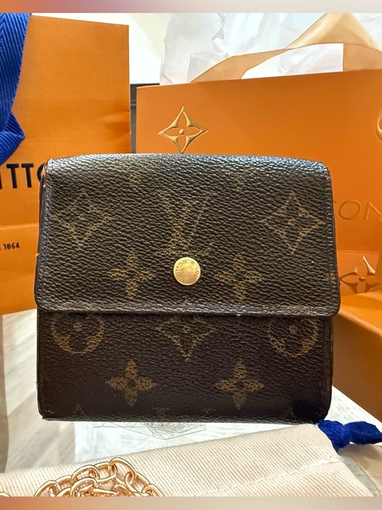 Louis Vuitton Handbags - Louis Vuitton Black Monogram Snap-Button Detail